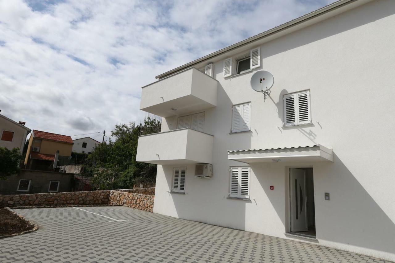 Apartment Robert With Terrace Baška Eksteriør bilde